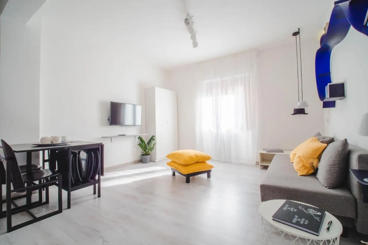 Ferienwohnung Lady Butterfly - Metro A Lucio Sestio Rom Apartment